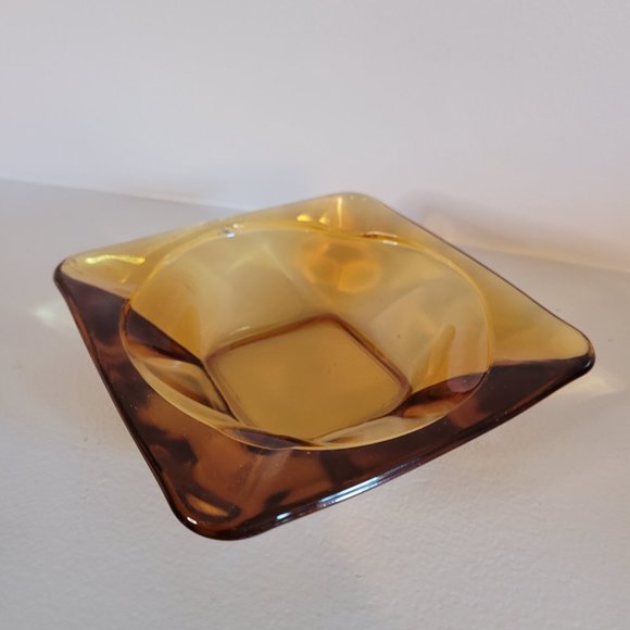 🍂 Vintage Amber Ashtray - Picture 2 of 4